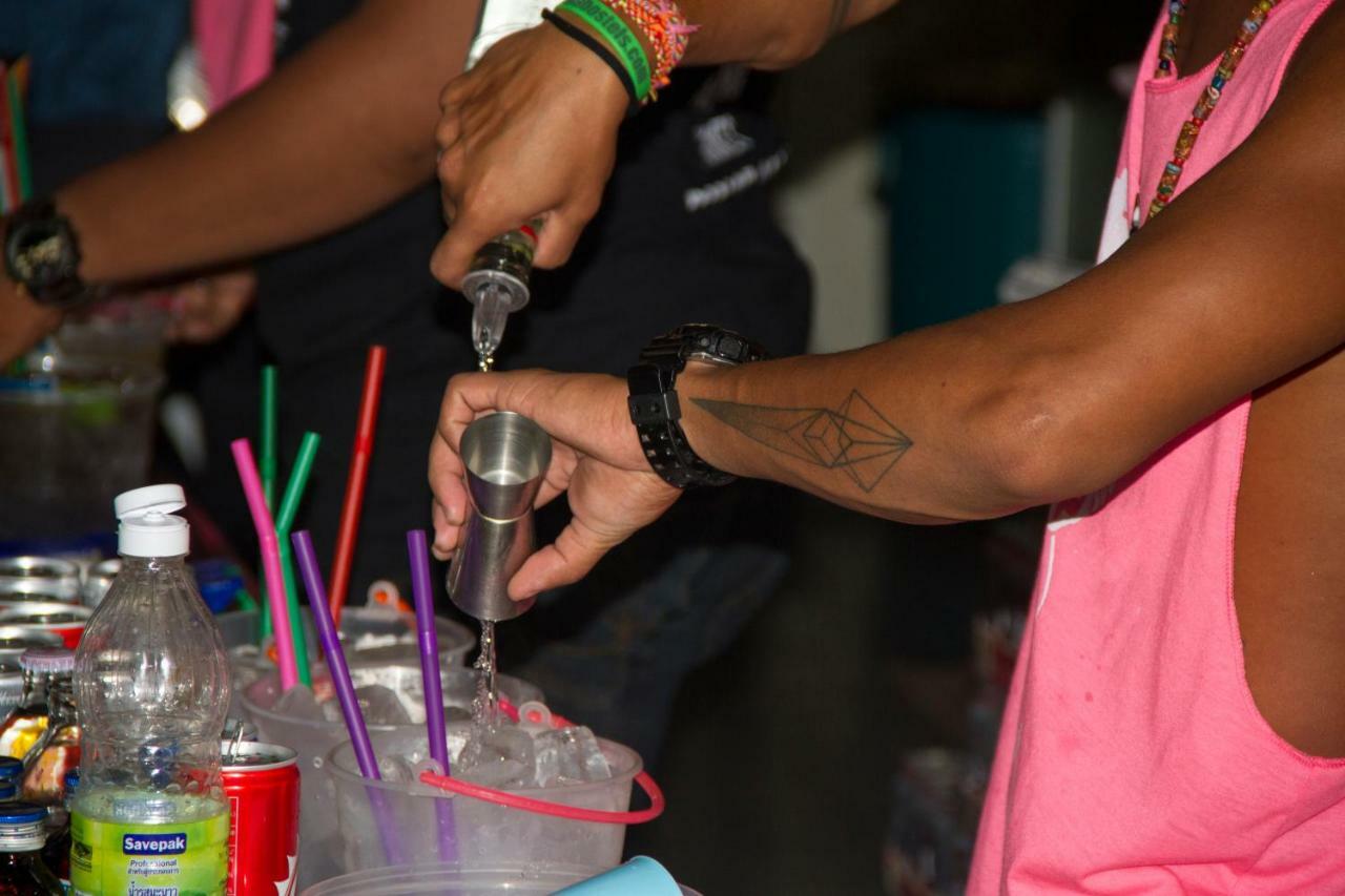 Bodega Phuket Patong (Adults Only)ホステル エクステリア 写真